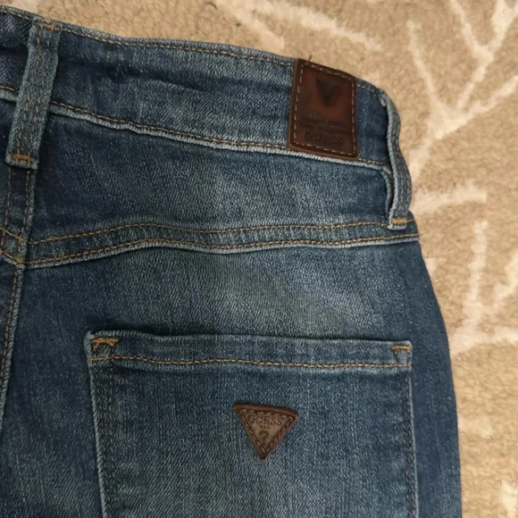 Guess model Jean button butterfly stretch jeans 26 ￼ - Picture 6 of 7